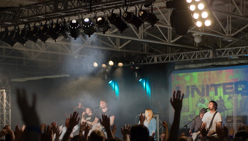 Falsi Maestri: Un esame della chiesa e del gruppo musicale Hillsong